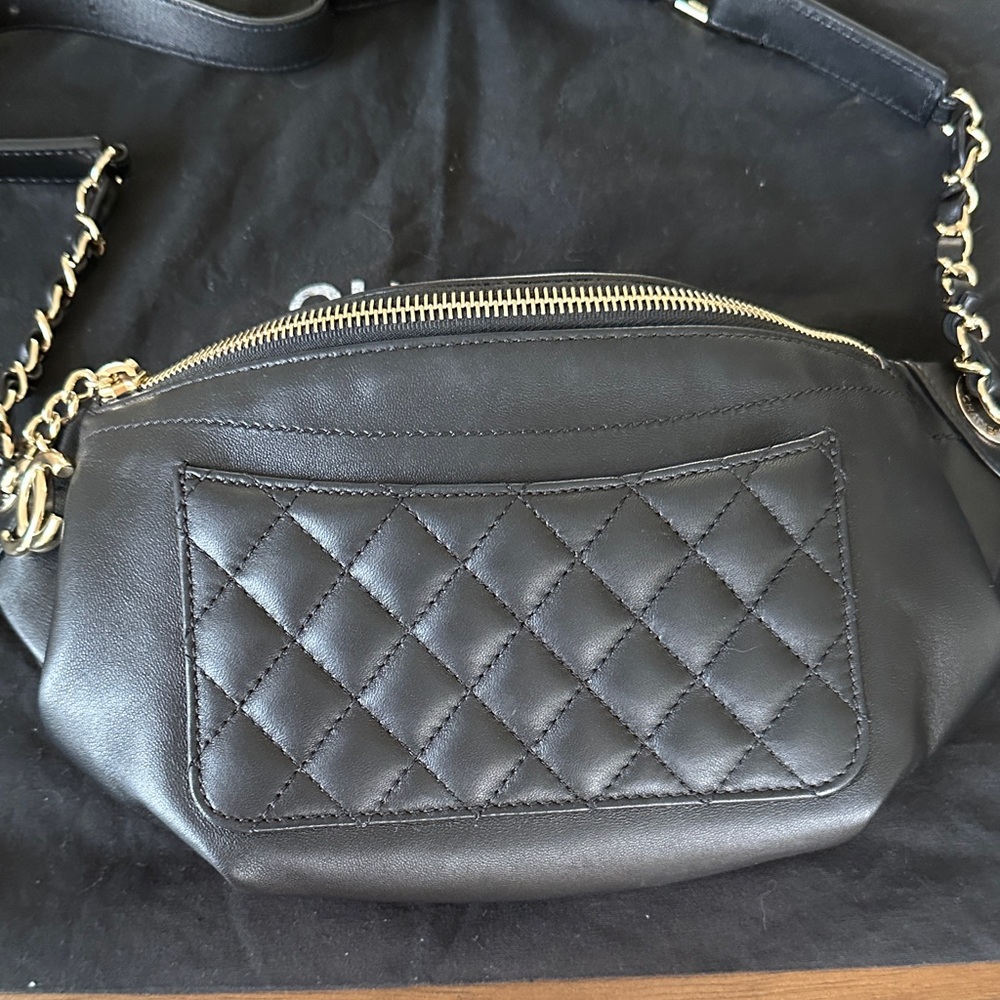 Chanel Black Quilted Waist Bag - Picture 4 of 11